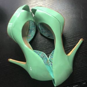 Peeptoe Eileen-Fergalicious  Mint Pump
